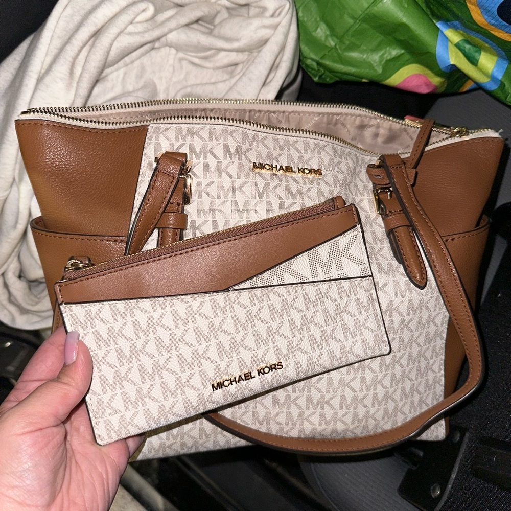 Michael kors charlotte large zip tote/Jet set medium logo crossover wristlet.